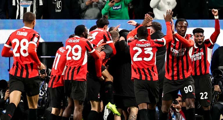 El Milan celebra el pase a la final.