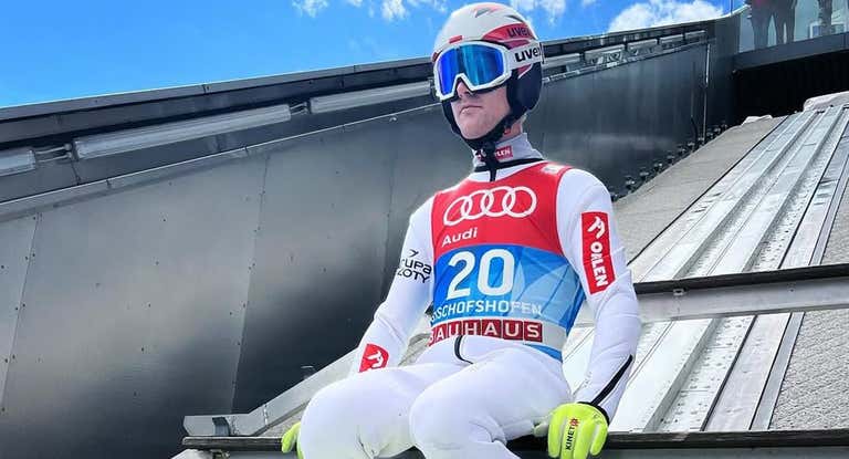 Andrej Stekala antes de un salto.