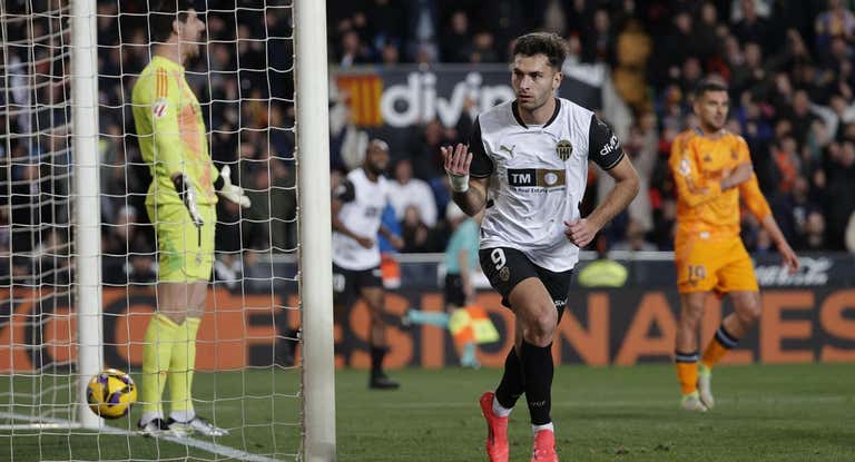 Hugo Duro marcó el gol del Valencia, que acabó perdiendo ante el Real Madrid.