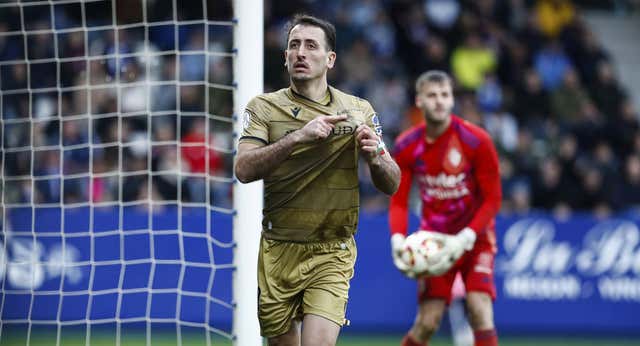 Mikel Oyarzabal se viste de Rey Mago y pone a la Real en la siguiente ronda copera