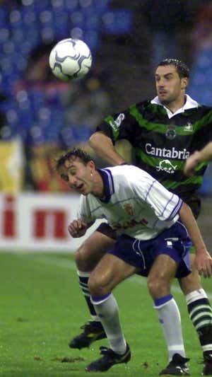 Sietes defiende a Juanele en un Zaragoza-Racing en 2000.