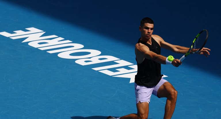 Carlos Alcaraz en un entrenamiento en Australia.