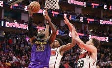 El Rey LeBron James recibe carbón de los Rockets en otra noche mágica de los Thunder y los Cavaliers