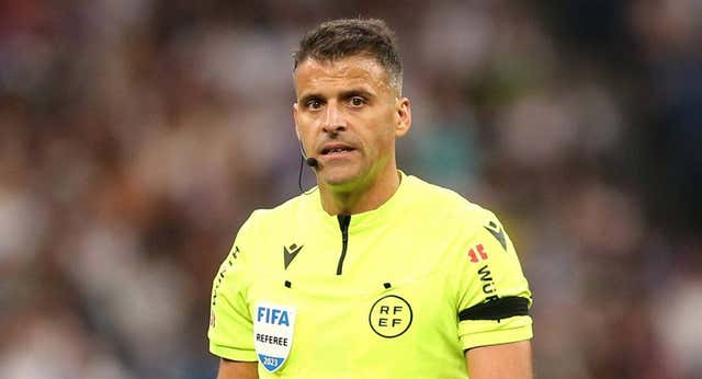 El colegiado Jesús Gil Manzano dirigirá la final de Supercopa… con El Clásico como posibilidad