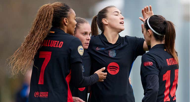 Salma celebrando uno de los goles del partido.