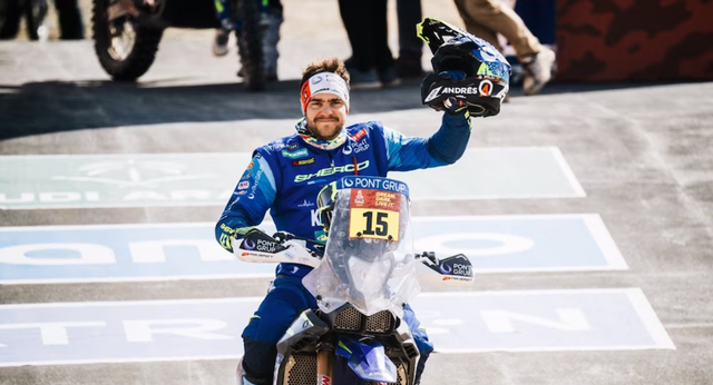 Lorenzo Santolino es la única alegría española del Dakar gracias a la ‘ayuda’ de su madre: «Me ha guiado en algún cruce»