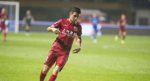 La caída del Guangzhou Evergrande, el gigante chino que amenazó con romper el mercado con los fichajes de Robinho, Jackson Martínez y Oscar, el futbolista más caro del mundo