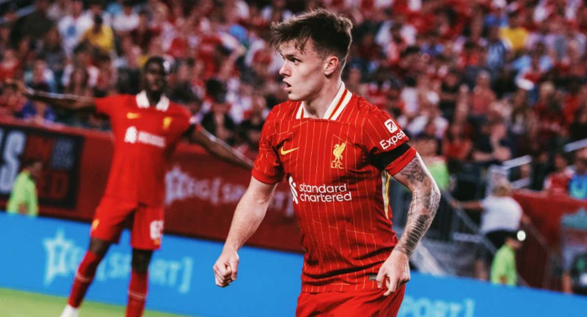 Ben Doak durante un encuentro con el Liverpool.