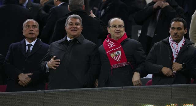 El Sevilla mira de reojo el caso Olmo y el agravio con el Barcelona: “Es una barbaridad”