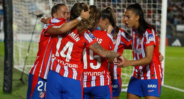 Las jugadoras celebrando un gol.