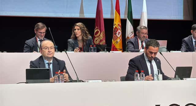 La nueva táctica de Del Nido Carrasco que bloquea el voto de su padre y éste explota: «Estás usurpando la presidencia»