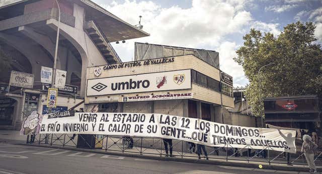 Vallecas dice basta ante el fútbol entre semana y los cambios de horarios: «No sorprende, luego ves lo de Dani Olmo… Siempre igual»
