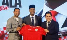 La ruta random de Kluivert tiene otra parada sorprendente: ¡seleccionador de Indonesia!