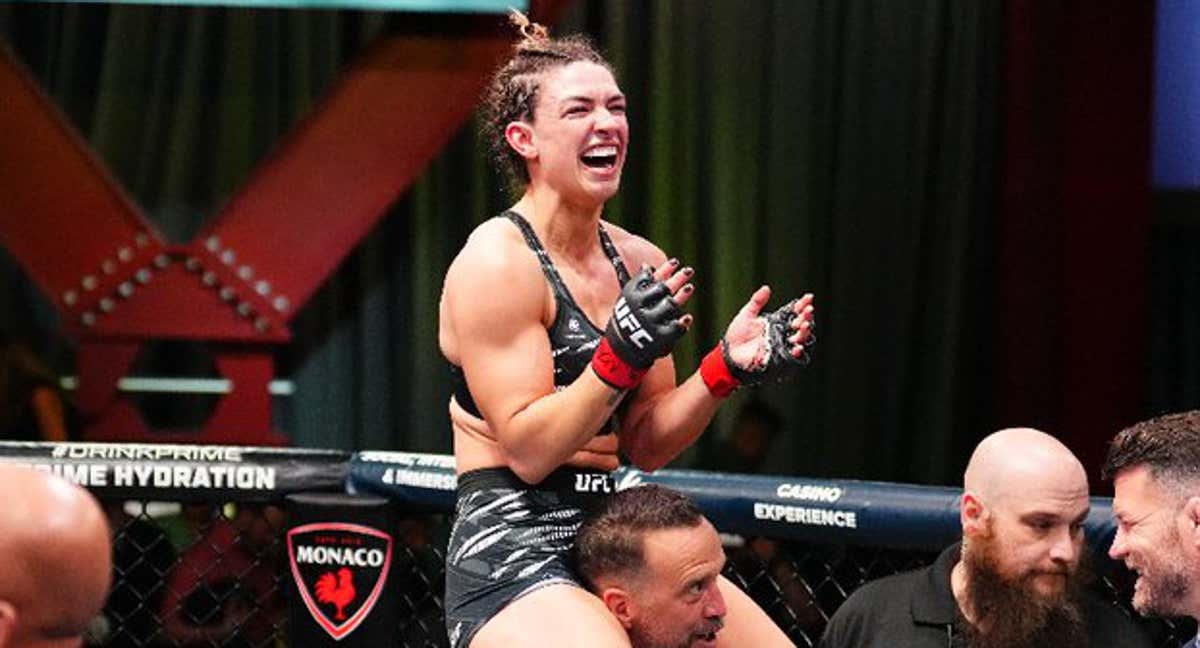 Mackenzie Dern festeja su victoria en el duelo estelar del UFC Las Vegas 101./UFC