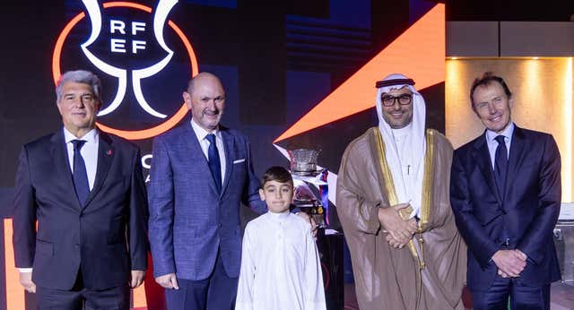 Louzán anuncia otras negociaciones sorprendentes con Arabia Saudí: «¿Por qué no una Supercopa femenina allí?»