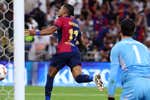 Un repliegue en el que Valverde acabó por los suelos encierra todo lo malo de un Real Madrid que emite señales de colapso
