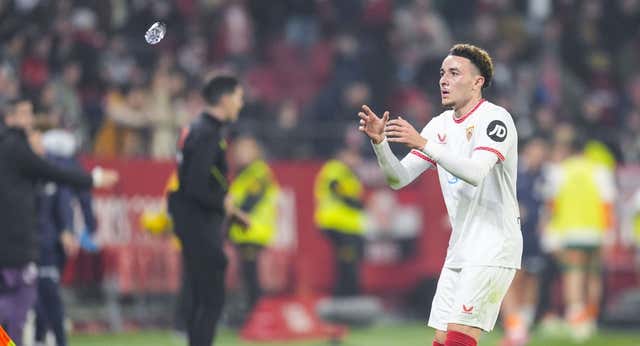 El brillo de Vargas en su debut no para el mercado del Sevilla: ahora busca sacar a Barco y traerle un reemplazo