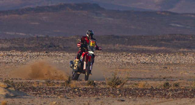 Tosha Schareina gana la octava etapa del Rally Dakar pero sigue lejos del líder Sanders