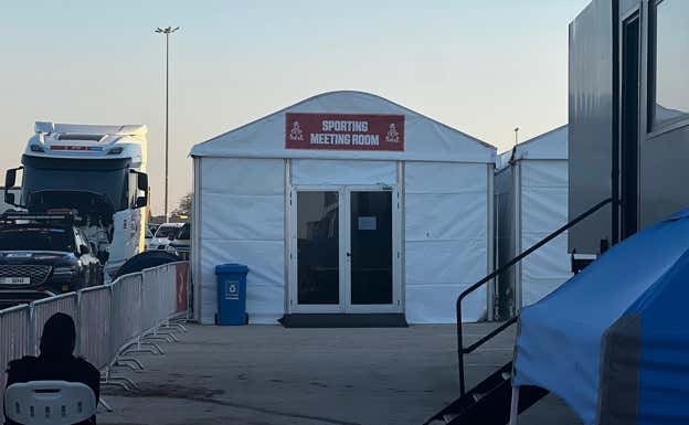 Carpa en la que Schareina se ha realizado el análisis. MARIO GALÁN