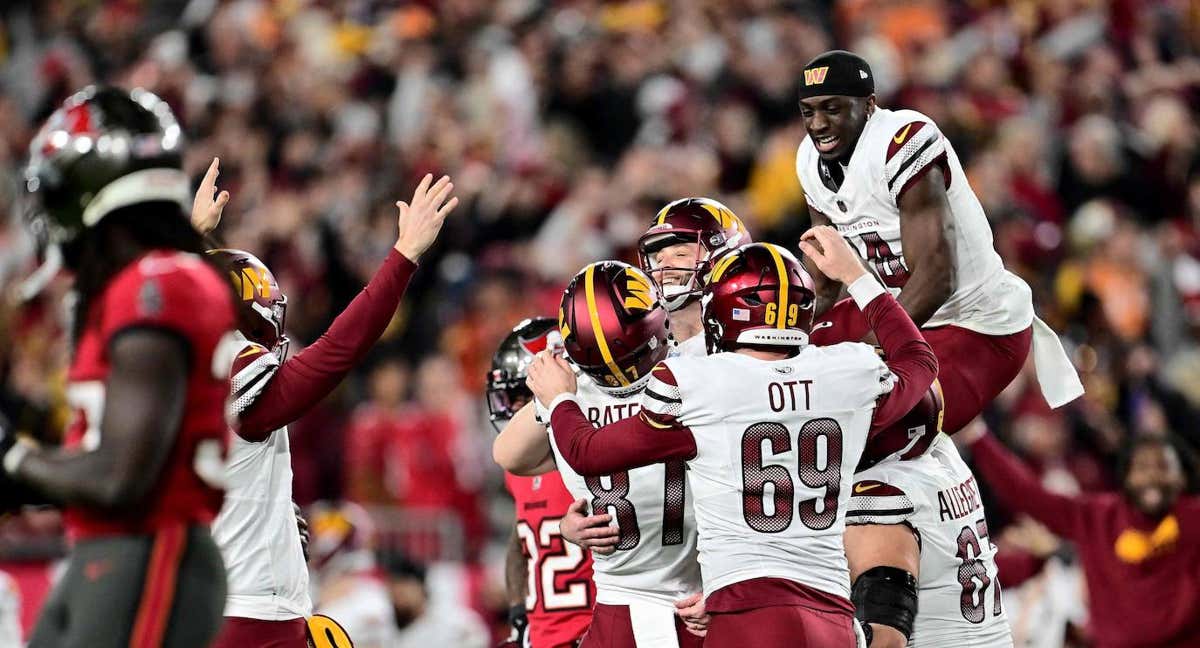 Los Washington Commanders celebran su victoria en Tampa./REUTERS