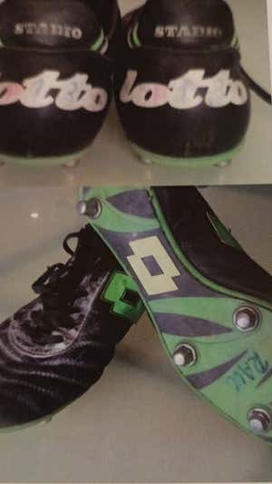 Las botas del debut de Raúl.