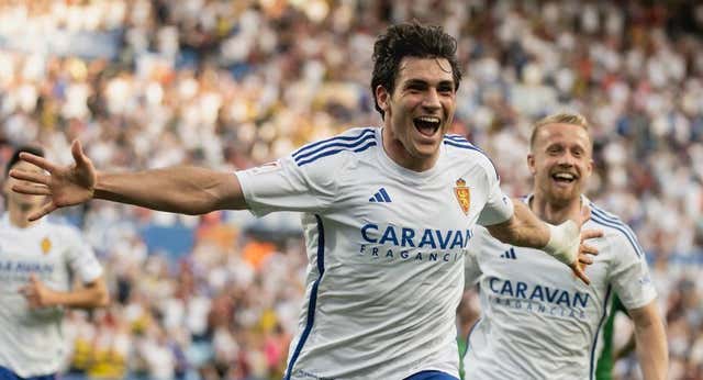 El Zaragoza sigue esperando una respuesta de Iván Azón para la renovación… pero el delantero rechazó la oferta en diciembre