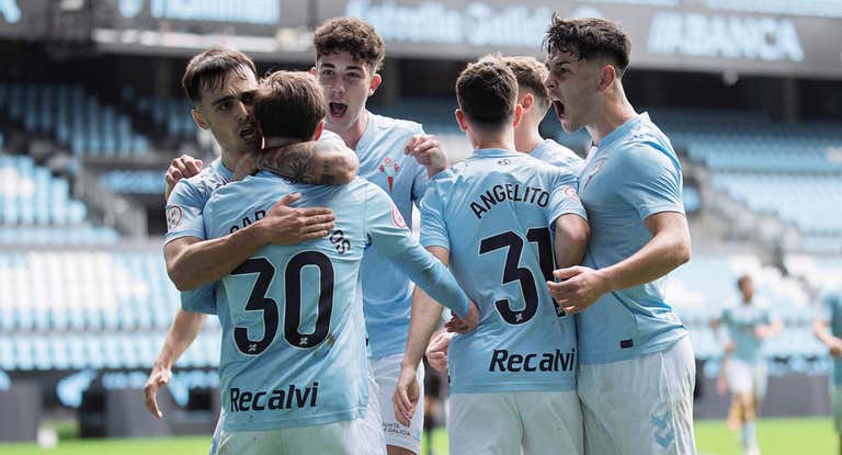 Los jugadores del Celta Fortuna celebran un gol en Primera RFEF.