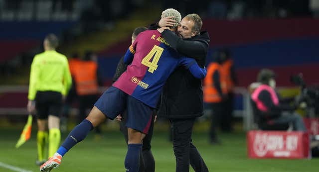 Hansi Flick recoge el guante de Gavi: «Sí, Lamine Yamal es el mejor después de Leo Messi»