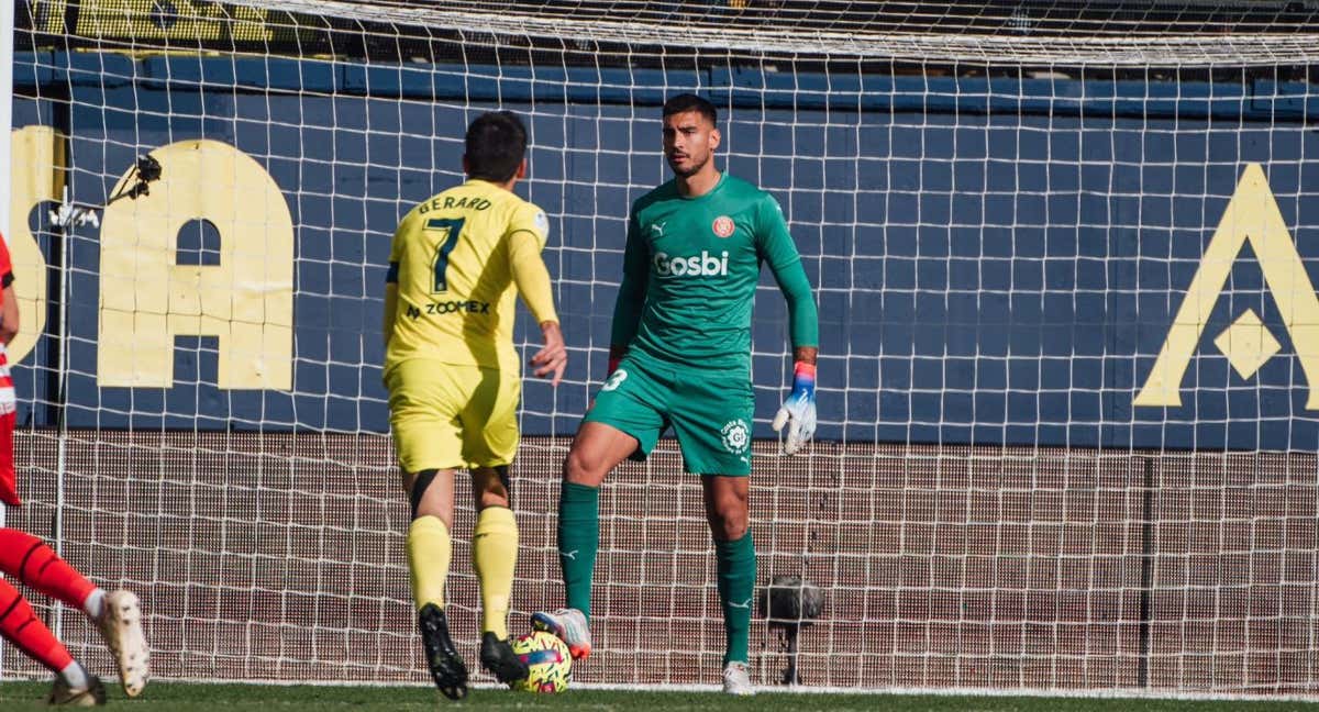 Gazzaniga en el campo del Villarreal. /@GazzanigaPaulo