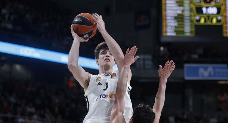 Hugo González, durante el partido de este martes ante el Maccabi Tel Aviv.