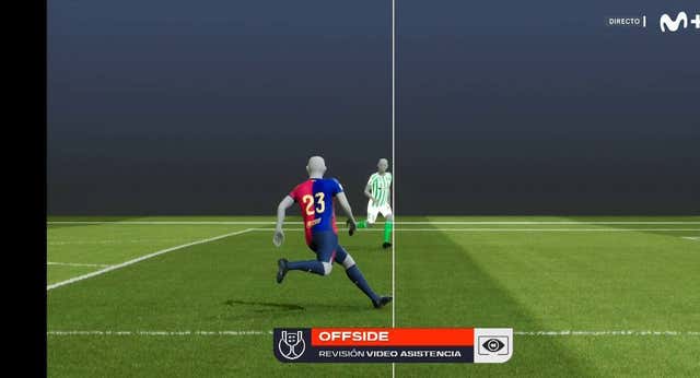 La imagen que da alas a los anti-VAR: anulado un gol a Kounde por un fuera de juego inapreciable para el ojo humano