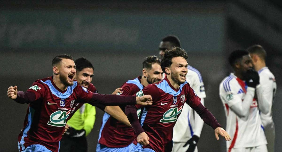 El Bourgoin-Jallien celebra su victoria. /AFP