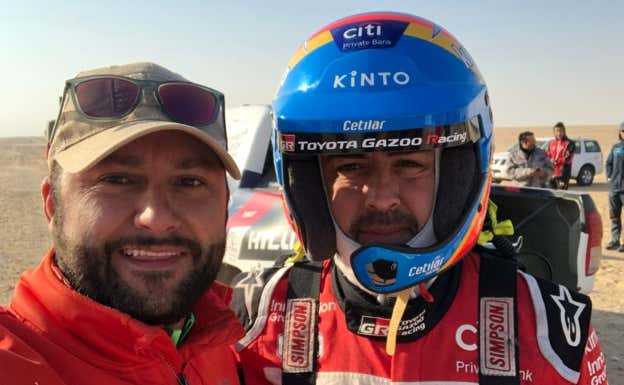 Álvaro García, junto a Fernando Alonso en el Dakar de 2020. ÁLVARO GARCÍA