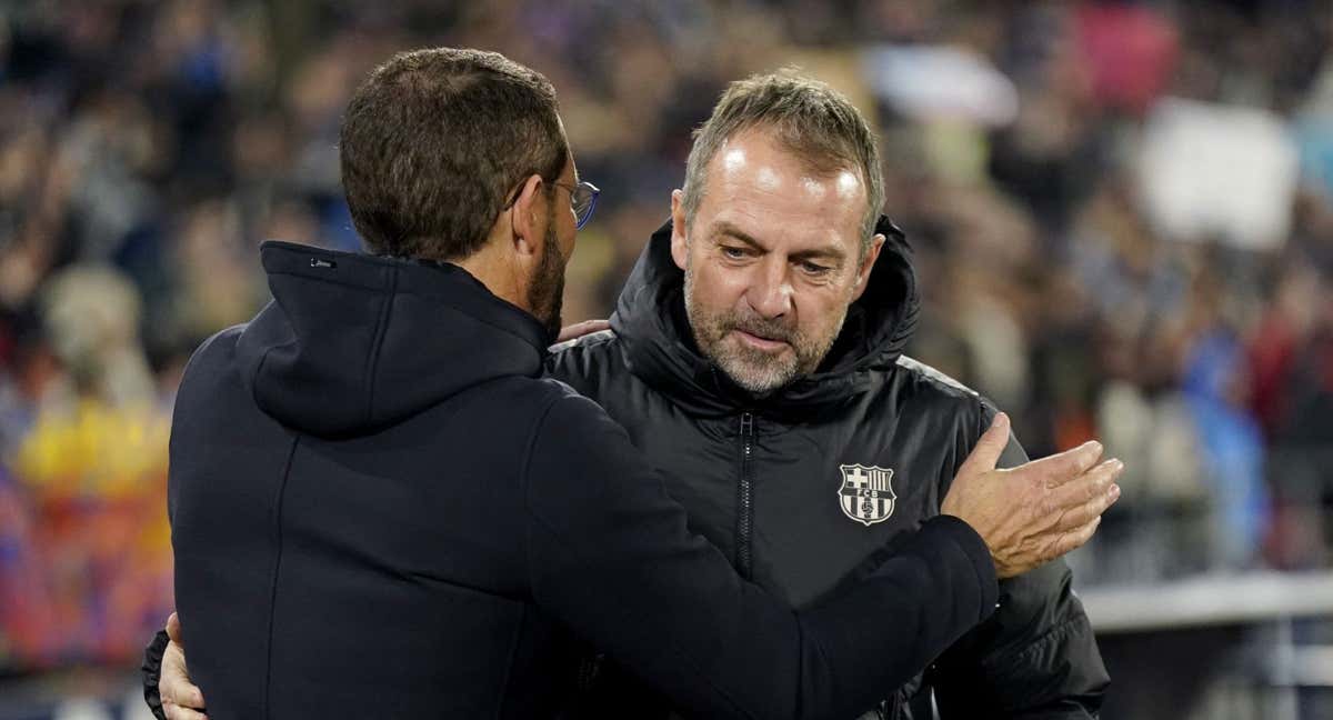 Flick y Bordalás se abrazan antes del comienzo del partido.
