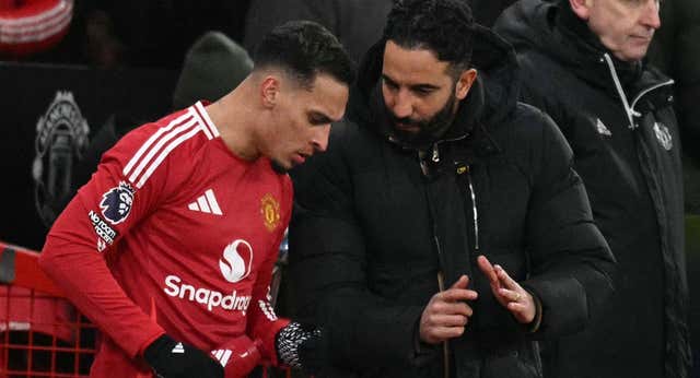 El Betis activa el modo alarma: apuesta por Antony, quiere otro punta y puede haber salidas