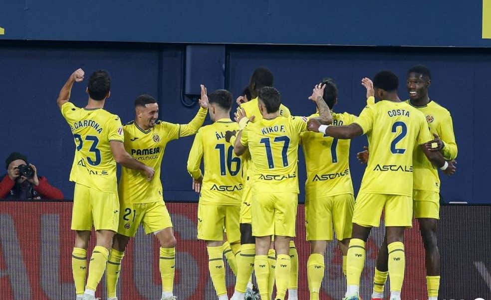 Ocho minutos de vendaval aferran al Villarreal al tren de la Champions