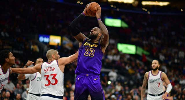 El ‘hermano pobre’ de Los Ángeles se rebela contra LeBron en otro partido de ‘0’ de Bronny James