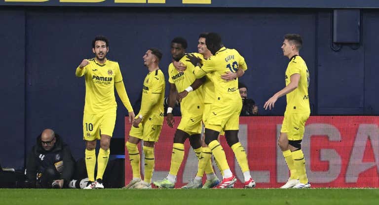 Los jugadores del Villarreal celebran uno de los tantos.