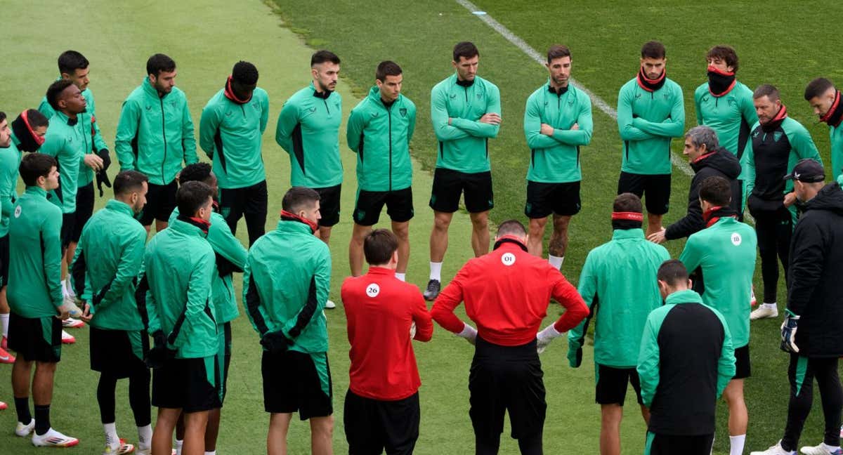 Los jugadores rojiblancos, previo al último entrenamiento antes de viajar a Turquia./Athletic Club