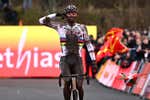 Van Aert se une a última hora a la ofensiva belga contra Van der Poel para asaltar el trono mundial del ciclocross: “Esperamos hacerle la vida imposible”