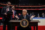 Donald Trump da un portazo a las deportistas trans: «Hay que mantener a los hombres fuera del deporte femenino»