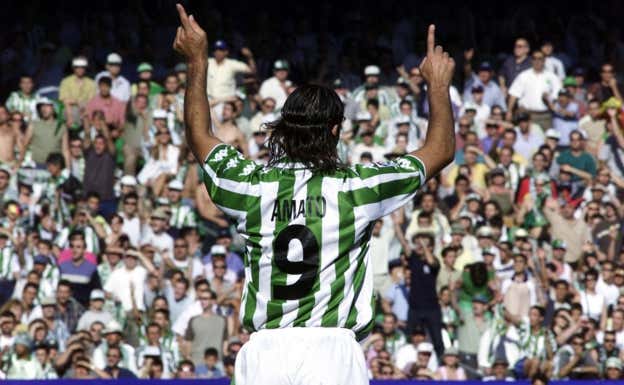 Amato celebra un gol con el Betis. ABC
