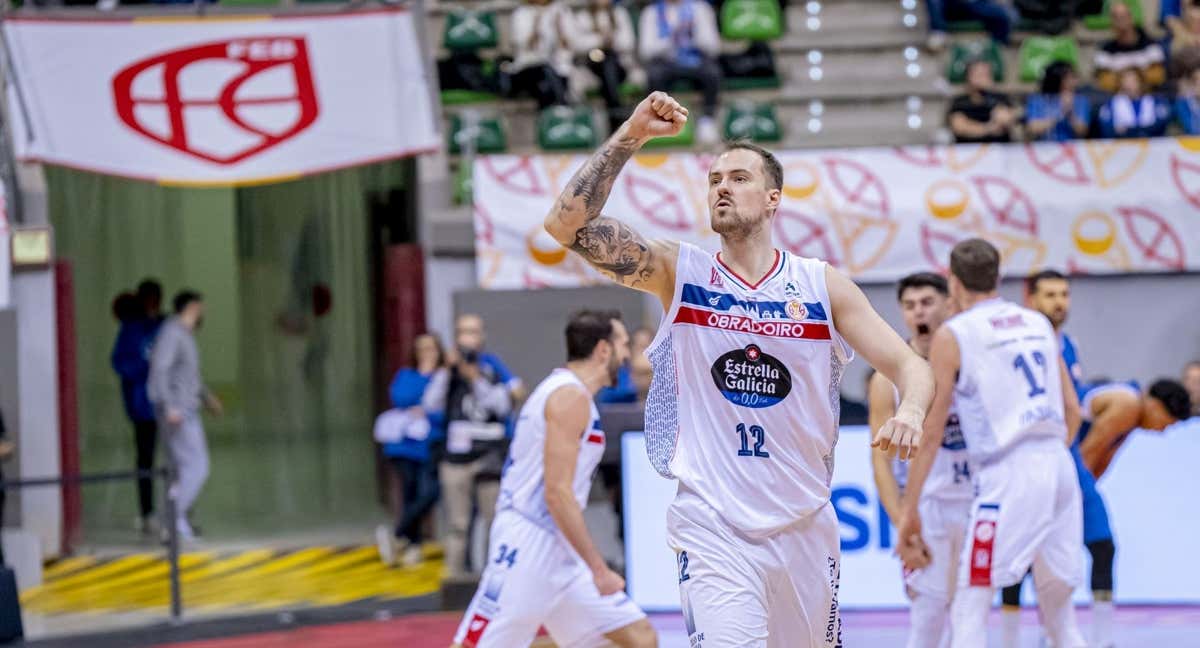 El jugador del Monbus Obradoiro Ondrej Balvín celebra el pase a la final. /FEB