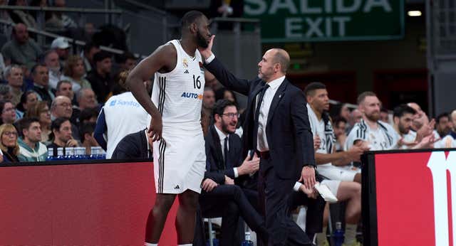 El cambio de rol de Usman Garuba que abre la puerta a Bruno Fernando en el Real Madrid: “Es algo que tácticamente tenemos que utilizar cada vez más para rotar a los pívots”