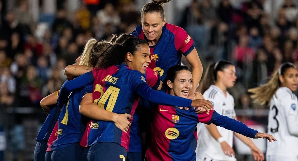 Las jugadoras del Barça celebrando un gol contra el Real Madrid.