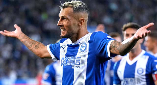 El Alavés se lleva un pellizco inesperado por el traspaso de Stoichkov al Granada