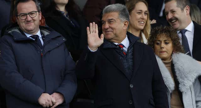 La odisea de Rafa Louzán y el dato que sonroja al palco del Clásico femenino sin Florentino