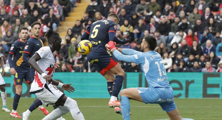 Gazzaniga se lesionó en Vallecas.