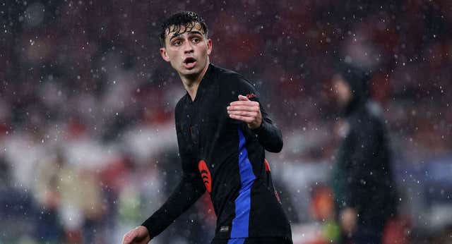 Pedri es baja de última hora y no jugará ante el Valencia