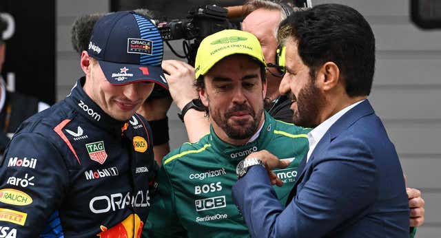 Fernando Alonso y Max Verstappen, bajo seria amenaza de perderse una carrera por sanción la próxima temporada